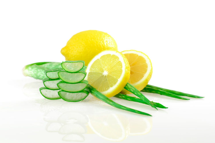 Dandruff: combat with lemon and aloe vera